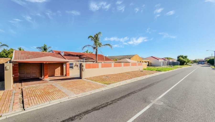 4 Bedroom Property for Sale in Soneike Western Cape